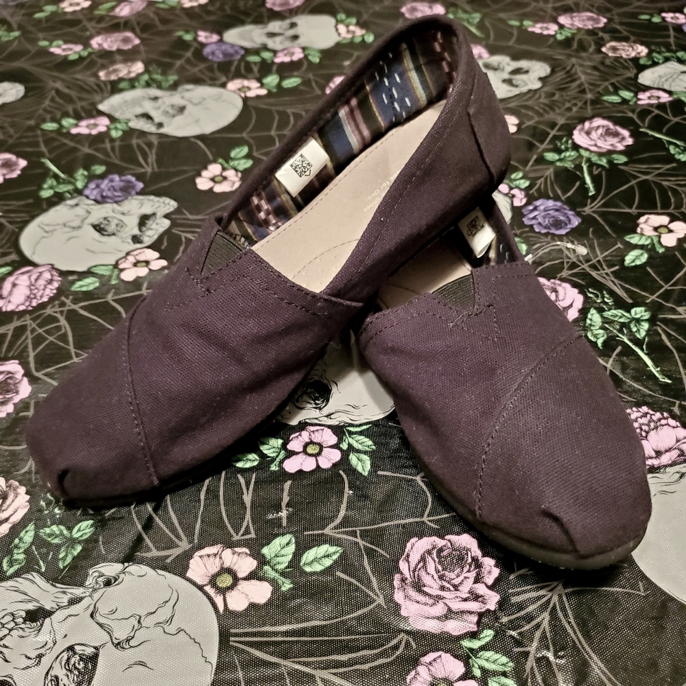 Toms black classic slip on lofers
